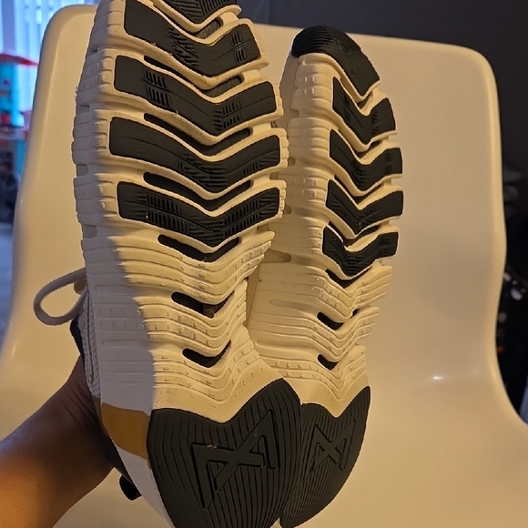 Nike Athletic Shoes in Cream and Gold - Picture 8 of 13